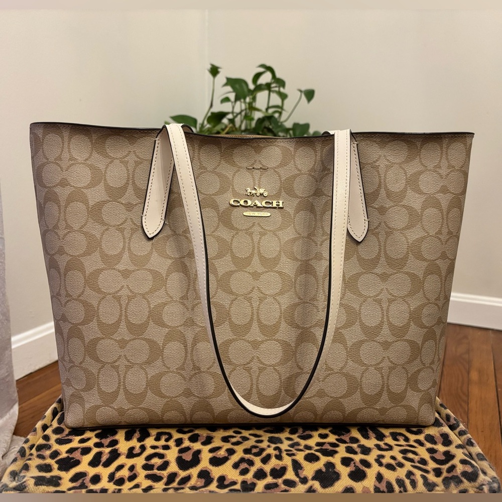 Coach Signature City Tote | White Leather Straps | Very Good Condition